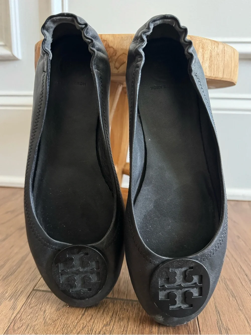 Tory Burch Black Logo Round-Toe Ballet Flats